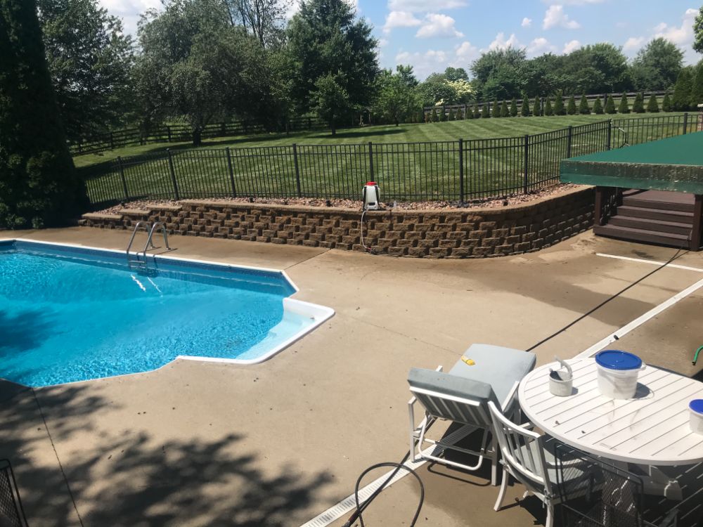 Pool deck and retaining wall cleaning in nicholasville ky